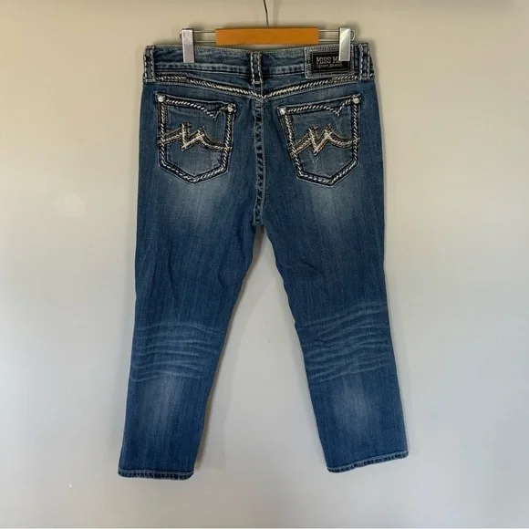 Miss Me Boyfriend Capri Jeans - Picture 3 of 11